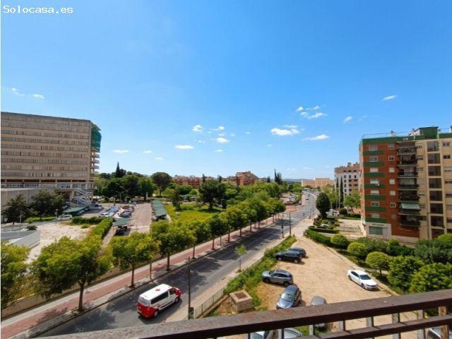 PISO EXTERIOR CON TERRAZA Y PARKING EN PARQUE CRUZ CONDE