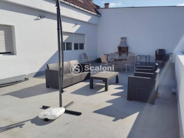 Piso exterior con terraza