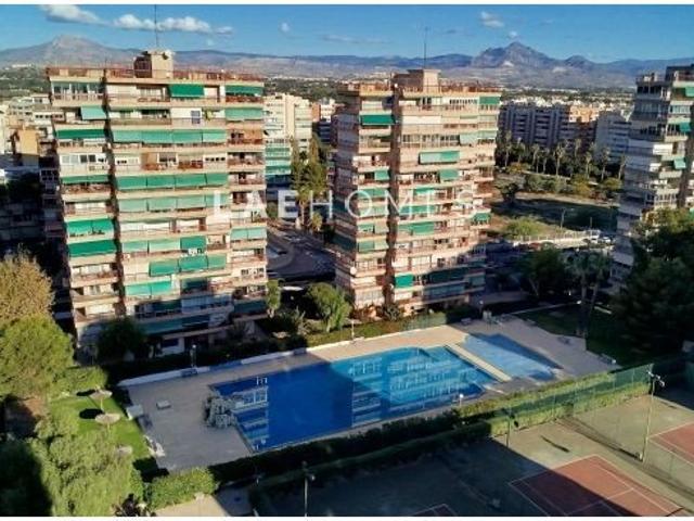 Piso exterior en venta con vistas al Mar