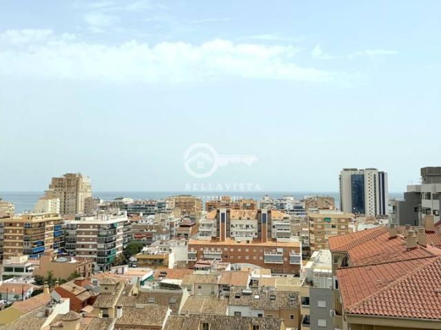 Piso exterior en 10ª planta con vistas al mar y garaje incluido — Los Boliches