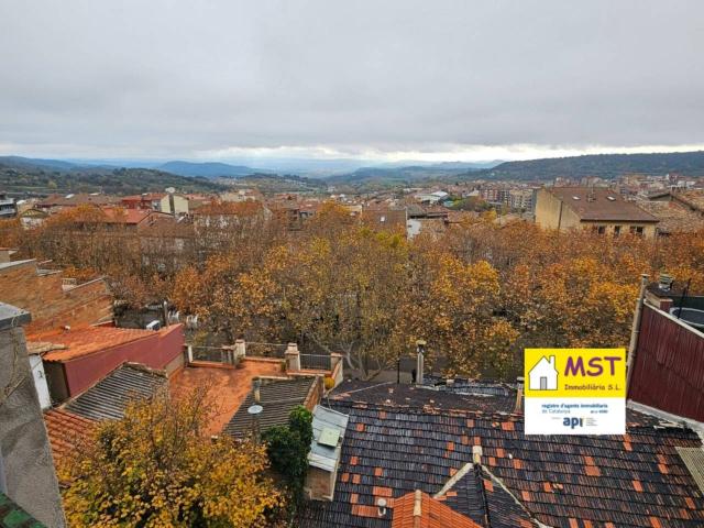 Piso económico alquilado en venta en Berga!