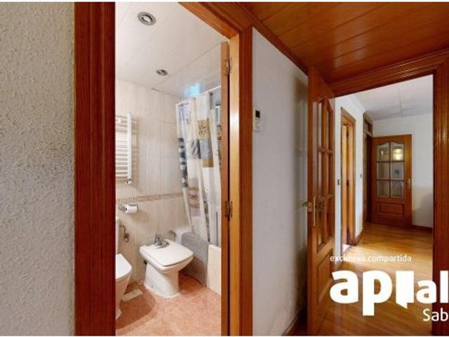 PISO EN AV. BURGOS: TRES HABITACIONES, ASCENSOR y BALCÓN BADIA DEL VALLES