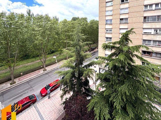 Piso en Avda. Arlanzon, zona Hacienda Dos Dormitorios y Dos baños
