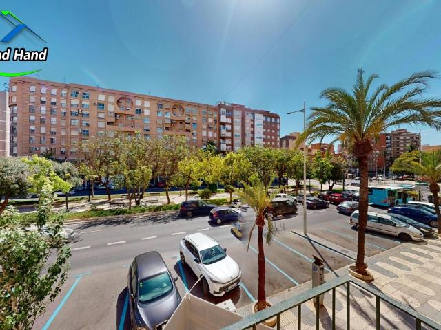 PISO EN ALAMEDA DE SAN ANTON CON SEIS ESTANCIAS