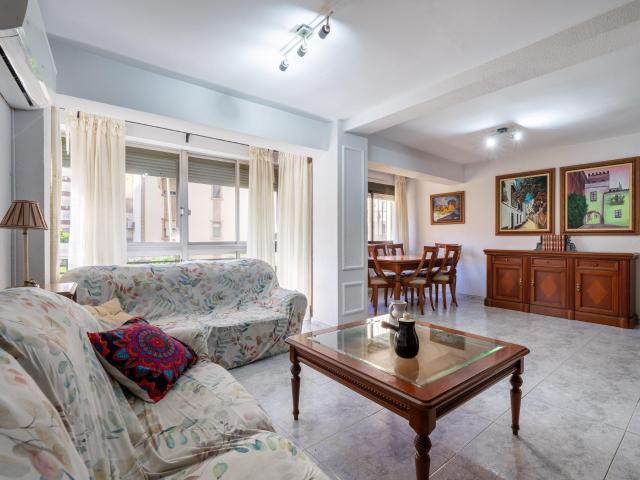 Piso en Almería zona Oliveros