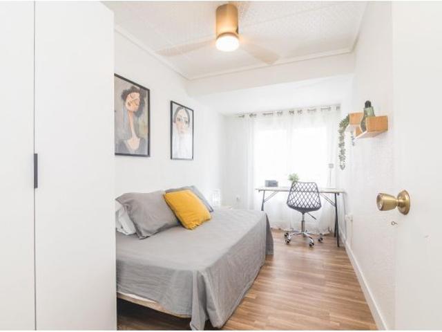 Piso en alquiler de tres habitaciones para ESTUDIANTES