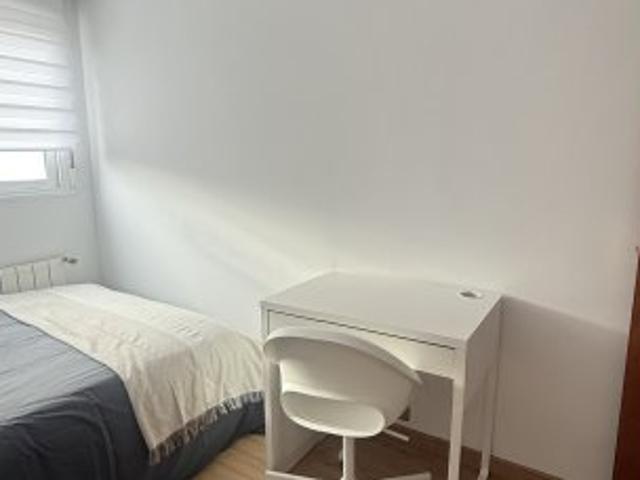 Piso en alquiler de 2 dormitorios en Valdeacederas, Madrid