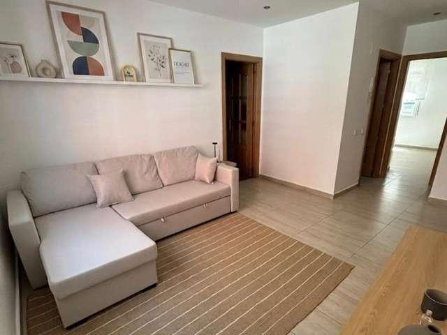 Piso en alquiler de 2 dormitorios en Valdeacederas, Madrid