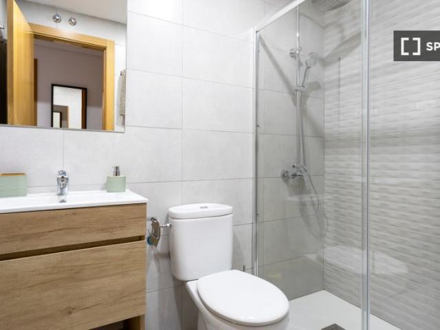 Piso en alquiler de 2 dormitorios en Valdeacederas, Madrid