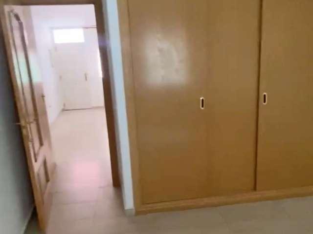 Piso en alquiler de 2 dormitorios en Valdeacederas, Madrid