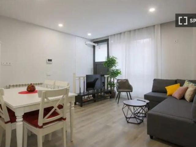 Piso en alquiler de 2 habitaciones en Adelfas