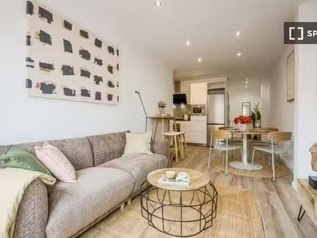 Piso en alquiler de 2 habitaciones en Gràcia, Barcelona