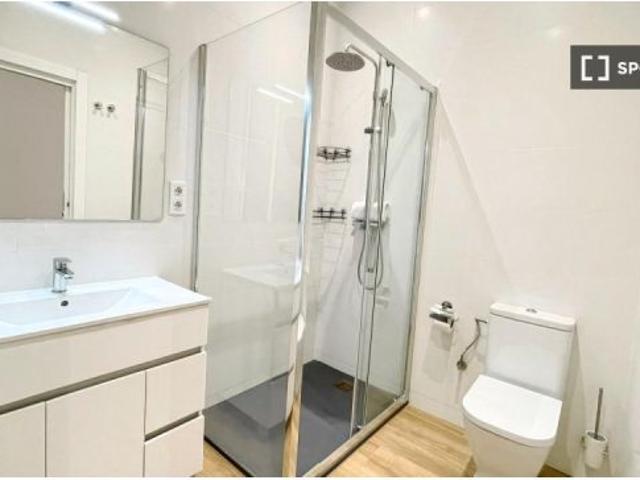 Piso en alquiler de 3 habitaciones en La Nova Esquerra de l' Eixample, todos los gastos incl
