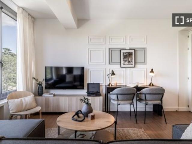 Piso en alquiler de 4 habitaciones en Jerónimos, Madrid