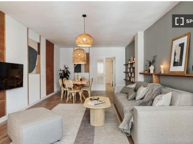 Piso en alquiler de 4 habitaciones en La Nova Esquerra de l' Eixample, Barcelona