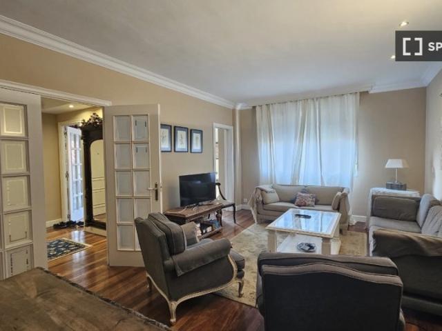 Piso en alquiler de 6 habitaciones en Ensanche Zabalgunea