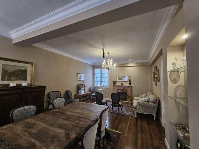 Piso en alquiler de 6 habitaciones en Ensanche Zabalgunea