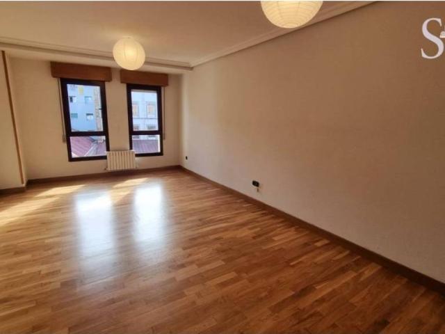 Piso en Alquiler en Oviedo