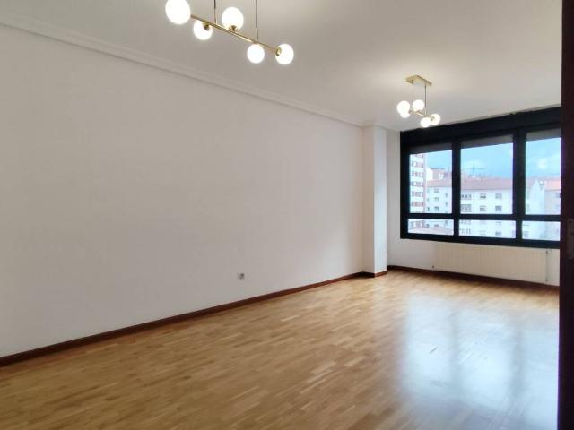 Piso en Alquiler en Oviedo