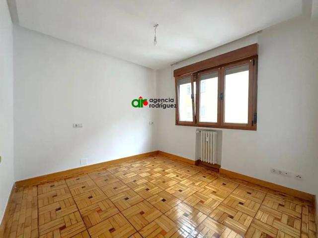 Piso en Alquiler en Oviedo