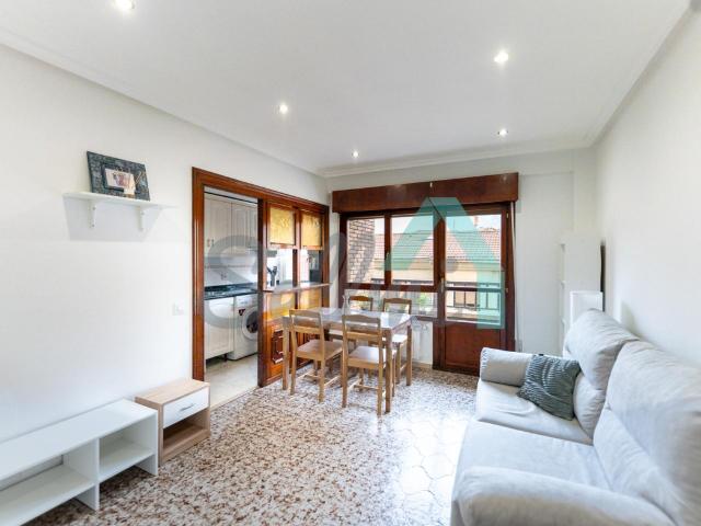 Piso en alquiler en Oviedo de 62m2 REF:11546