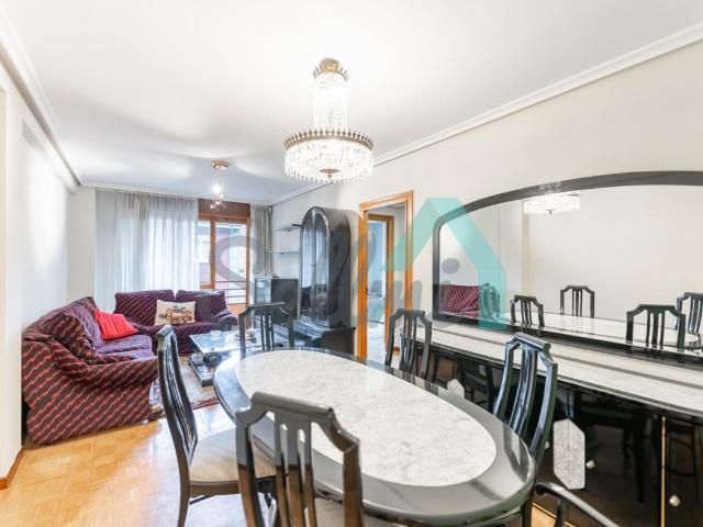 Piso en alquiler en Oviedo de 90 m2 REF:80526