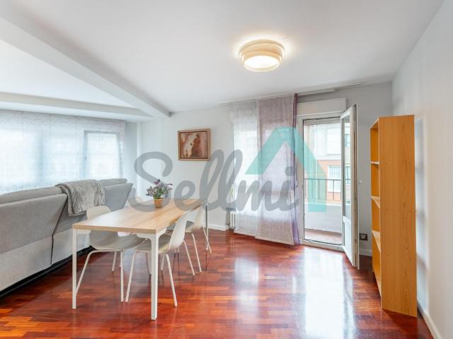 Piso en alquiler en Oviedo de 98 m2 REF:70186