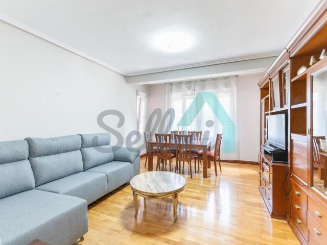 Piso en alquiler en Oviedo de 104 m2 REF:14132
