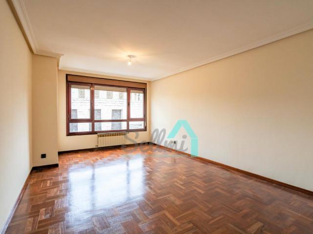 Piso en alquiler en Oviedo de 114m2 REF:18656