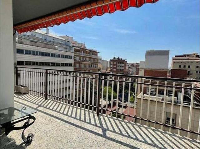 Piso en alquiler en avenida Alcalde Rovira Roure, Lleida, de 120 m² 4 habitaciones por 900