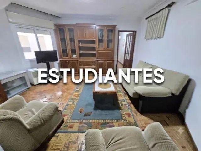 Piso en alquiler en Avenida das Camelias, cerca de Calle de Álvaro Cunqueiro