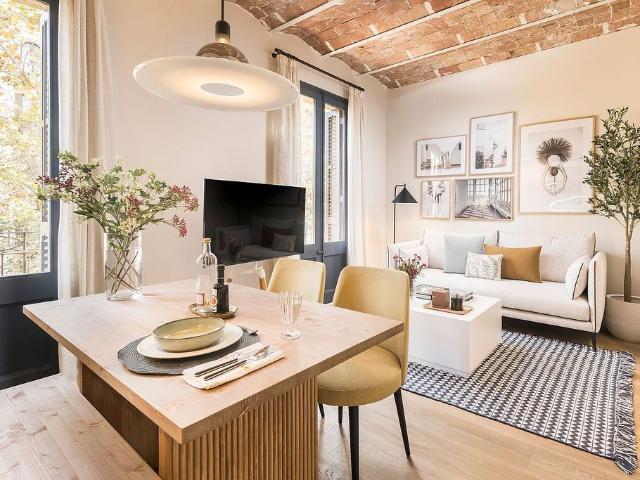 Piso en alquiler en avenida De Gaudí, Barcelona, de 57 m² 2 habitaciones por 2.400