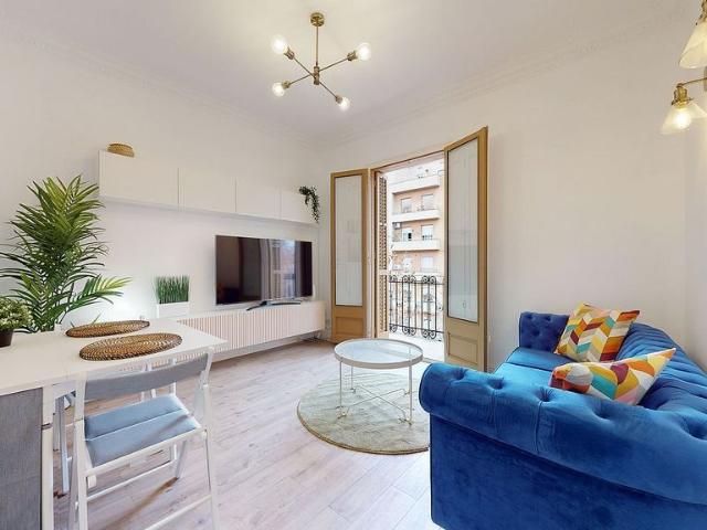 Piso en alquiler en avenida De Gaudí, Barcelona, de 52 m² 3 habitaciones por 1.940