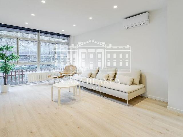 Piso en alquiler en avenida De Josep Tarradellas, Barcelona, de 100 m² 3 habitaciones por 2.200