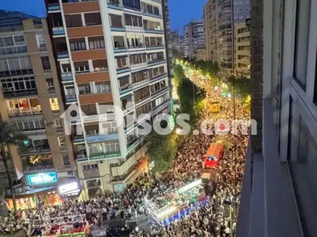 Piso en alquiler en Avenida de la Constitución