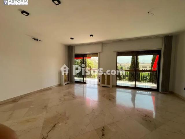 Piso en alquiler en Avenida de la Divina Pastora
