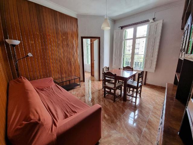 Piso en alquiler en avenida De la Mare de Déu de Montserrat, Barcelona, de 85 m² 4 habitaciones por 1.300