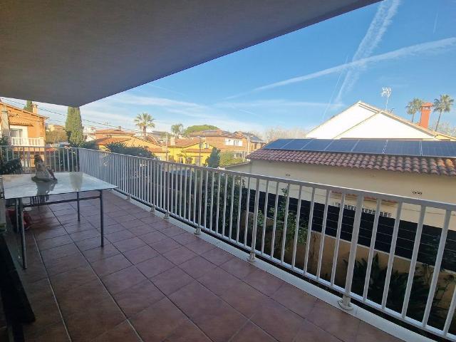 Piso en alquiler en avenida De la Pineda, Castelldefels, de 77 m² 2 habitaciones por 1.500