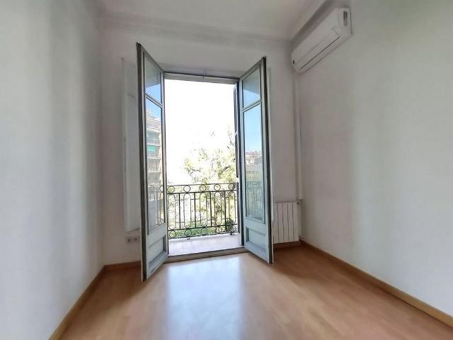 Piso en alquiler en avenida De la República Argentina, Barcelona, de 110 m² 3 habitaciones por 1.500