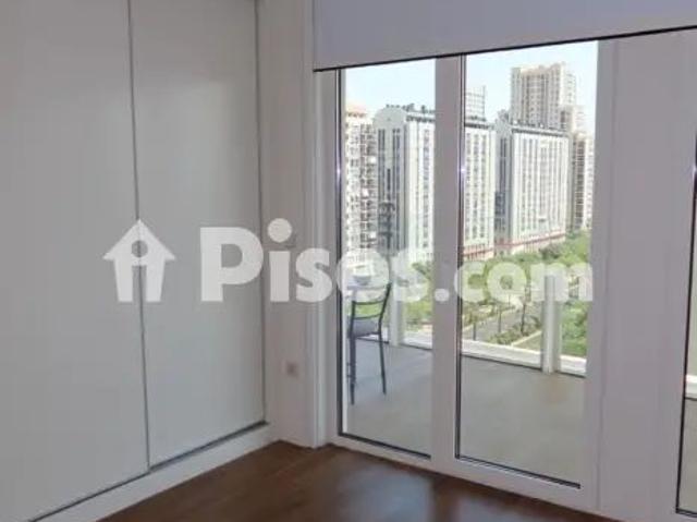 Piso en alquiler en Avenida de las Cortes Valencianas