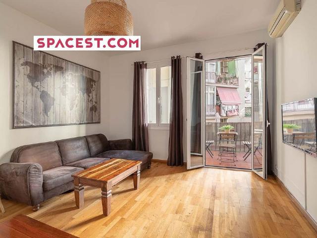 Piso en alquiler en avenida Del Paral·Lel, Barcelona, de 110 m² 3 habitaciones por 1.366