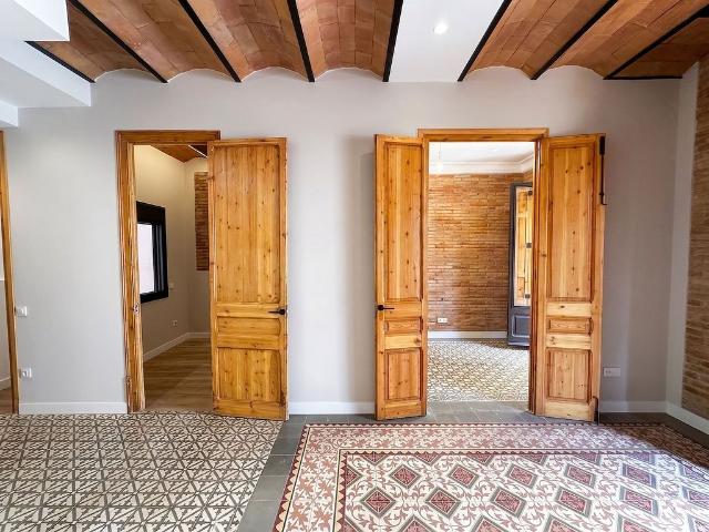 Piso en alquiler en avenida Del Paral·Lel, Barcelona, de 50 m² 2 habitaciones por 1.400