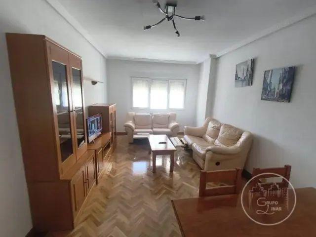 Piso en alquiler en Ávila Capital