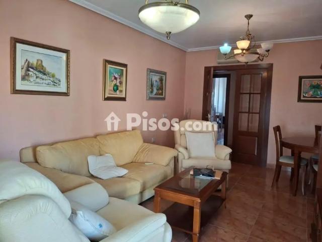 Piso en alquiler en Alcampo