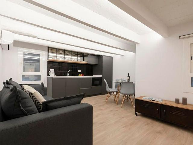Piso en alquiler en Barcelona, de 52 m² 2 habitaciones por 1.061