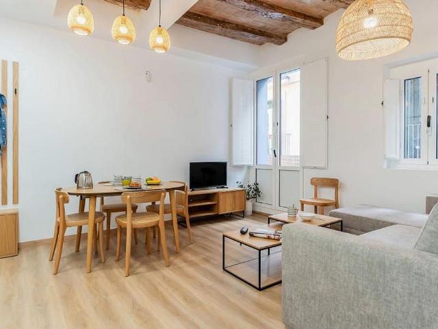 Piso en alquiler en Barcelona, de 56 m² 2 habitaciones por 908