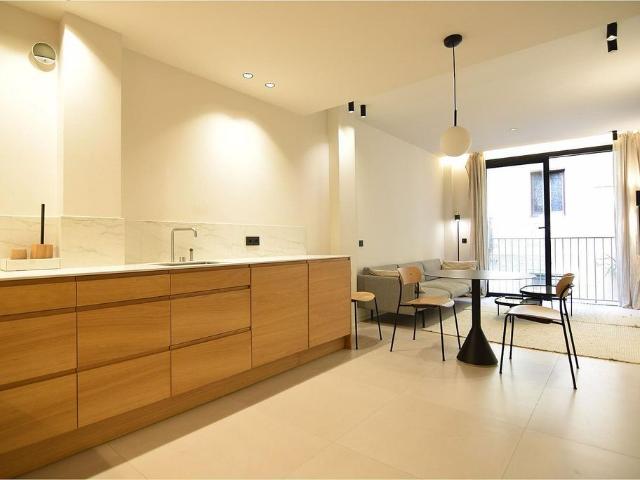 Piso en alquiler en Barcelona, de 61 m² 2 habitaciones por 2.500