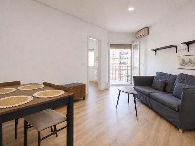 Piso en alquiler en Barcelona, de 80 m² 4 habitaciones por 1.329