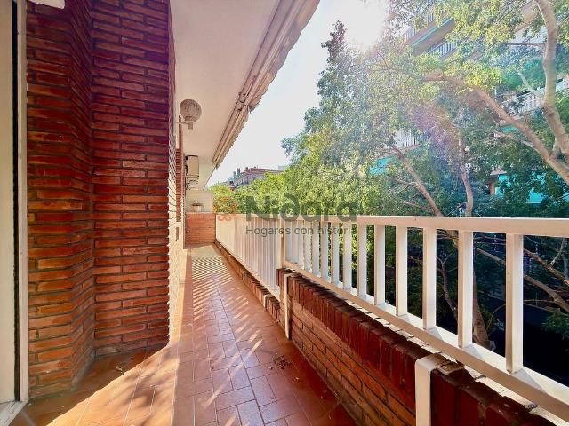 Piso en alquiler en Barcelona, de 106 m² 4 habitaciones por 1.900