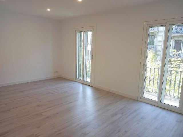 Piso en alquiler en Barcelona, de 109 m² 2 habitaciones por 1.925